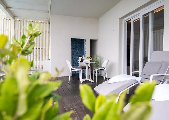 切利尼公园酒店 4*