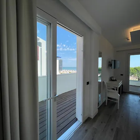 Park Cellini Отель 4*